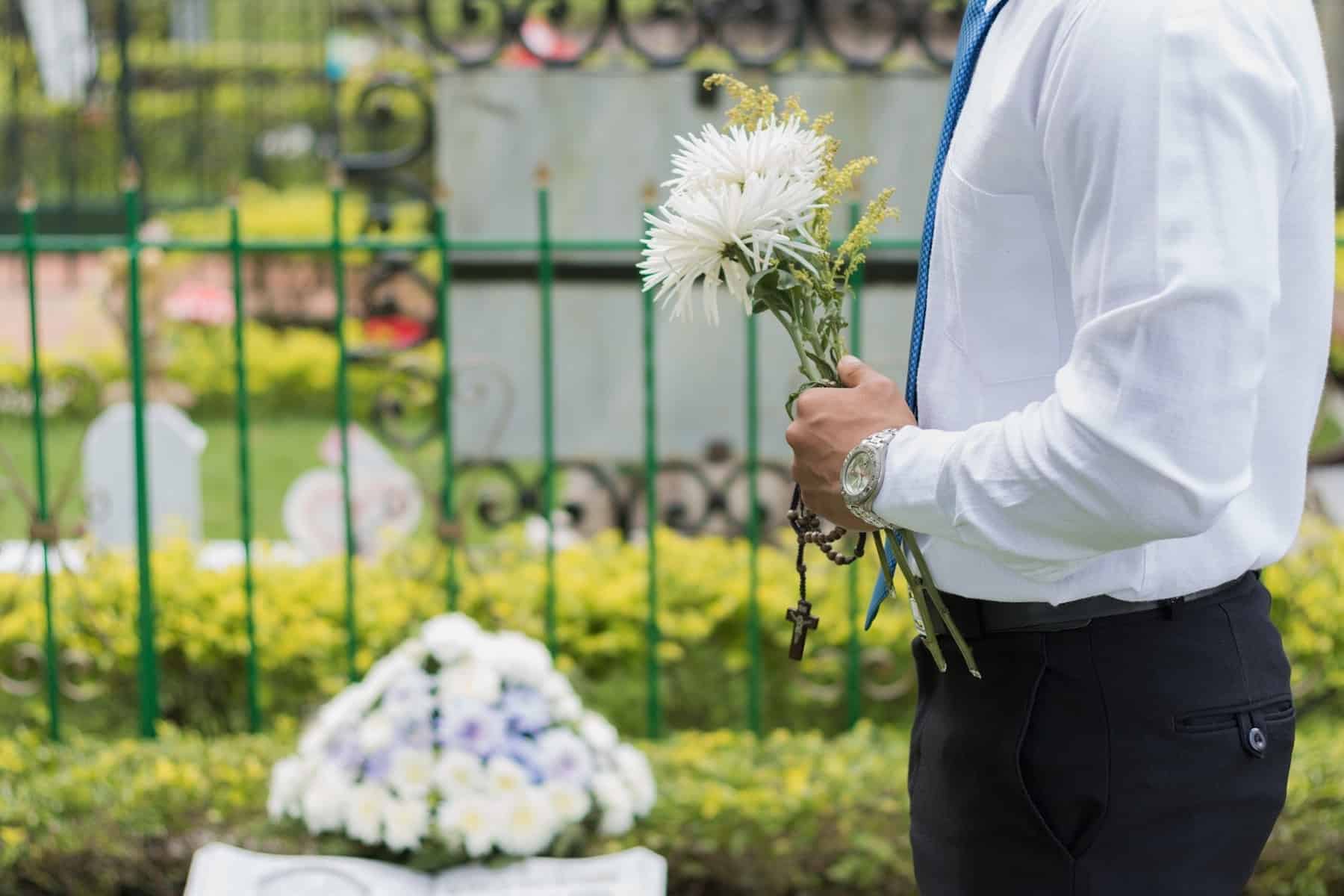 8 Affordable Funeral Alternatives To Consider In 2025